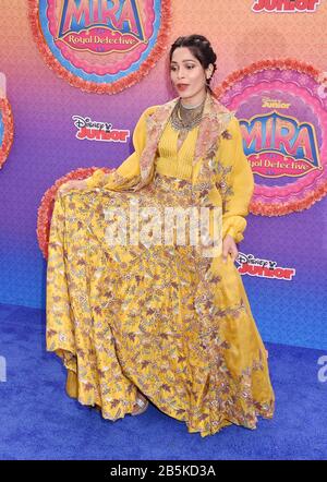 Burbank, CA - 07. MÄRZ: Freida Pinto besucht die Premiere von Disney Junior's 'Mira, Royal Detective' im Walt Disney Studios Main Theatre am 07. März 2020 in Burbank, Kalifornien. Stockfoto