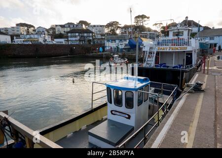 Die Fähre legt am Hafen von Paignton an Stockfoto