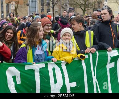 Greta Thunberg leitet den 80. Freitag für Den Future School Strike for the Climate in Bristol, Großbritannien, am 28. Februar 2020 Stockfoto