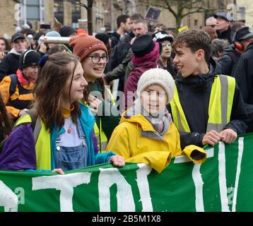 Greta Thunberg leitet den 80. Freitag für Den Future School Strike for the Climate in Bristol, Großbritannien, am 28. Februar 2020 Stockfoto