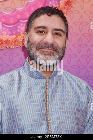 Burbank, CA - 07. MÄRZ: Parvesh Cheena besucht die Premiere von Disney Junior's 'Mira, Royal Detective' im Walt Disney Studios Main Theatre am 07. März 2020 in Burbank, Kalifornien. Stockfoto