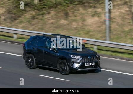 PN20NMA Ford Edge SUV schwarz Fahren auf der Autobahn M6 in der Nähe von Preston in Lancashire, Großbritannien Stockfoto