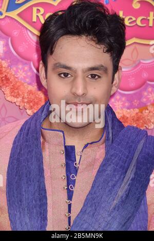 Burbank, CA - 07. MÄRZ: Nirav Bhakta besucht die Premiere von Disney Junior's 'Mira, Royal Detective' im Walt Disney Studios Main Theatre am 07. März 2020 in Burbank, Kalifornien. Stockfoto