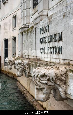 Museumszeichen der Guggenheim-Sammlung von Canal Grande Side, Venedig/Italien Stockfoto