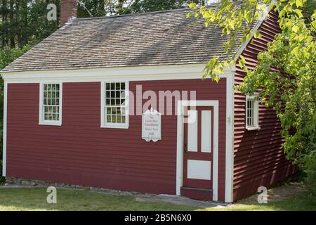 Little Red Schoolhouse Ein Zimmer. Jahrhundert zur Erziehung von ländlichen Schulkindern erbaut, die in der Nähe des Mt. Lebten. Monadnock. Jaffrey Center. Stockfoto