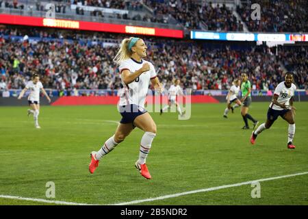 HARRISON, NEW JERSEY, EUA. März 2020. Julie Ertz aus den Vereinigten Staaten feiert ihr Tor während eines Spiels gegen Spanien, das für den She Glaubt Cup in der Red Bull Arena in Harrison, New Jersey an diesem Sonntag, 08. Gültig ist. Gutschrift: Vanessa Carvalho/ZUMA Wire/Alamy Live News Stockfoto