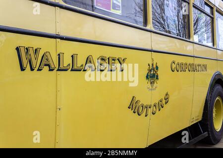 Wallasey Corporation Motors Logo auf Leyland Titan PD2 Bus, Birkenhead Stockfoto