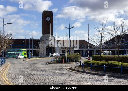 Seacombe Ferry Terminal, Wallasey. Hauptfahrts- und Abfahrtsort für Fähren nach und von Liverpool. Stockfoto