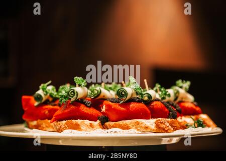 Typisches spanisches Tapa-, Pincho- oder Pintxo-Foto Stockfoto