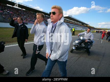 Nürnberg, Deutschland. August 2009. Nürnberg, Deutschland - August 2009: Motorsport/DTM: Deutsche Touring Cars Championship mit Tennislegende Boris Becker weltweite Nutzung Credit: Dpa / Alamy Live News Stockfoto