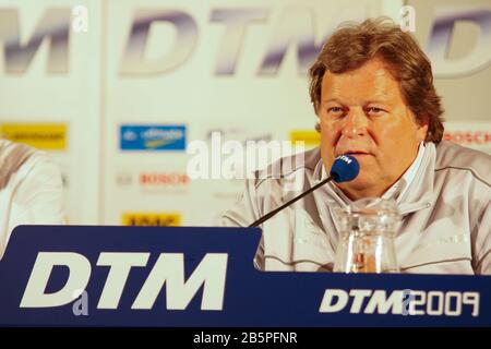 Nürnberg, Deutschland. August 2009. Nürnberg, Deutschland - August 2009: Motorsport/DTM: Deutsche Touring Cars Championship mit Norbert Haug, Mercedes Motorsport weltweite Nutzung Credit: Dpa / Alamy Live News Stockfoto