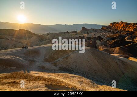 Tod Valley, Kalifornien/USA - 30. Oktober 2019 Zabriskie Point, Tod Valley National Park, Kalifornien. Einer der besten Orte im Tal Des Todes zu sehen Stockfoto