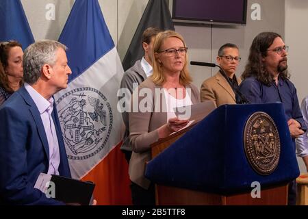 Brooklyn NY, 8. MÄRZ: EMC Commissioner Deanne Criswell spricht auf einer Pressekonferenz, um über die Entwicklungen des COVID-19-Coronavirus in der Stadt zu informieren Stockfoto