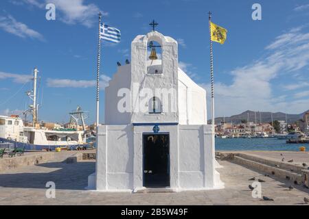 Traditionelle orthodoxe griechische Kirche auf der Insel Ägina Stockfoto