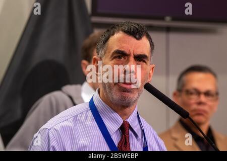 Brooklyn, Vereinigte Staaten. März 2020. Dr. Mitchell Katz spricht auf einer Pressekonferenz, um die Entwicklungen des COVID-19-Coronavirus der Stadt im NYC Emergency Management Center in Brooklyn zu aktualisieren. Credit: Sopa Images Limited/Alamy Live News Stockfoto