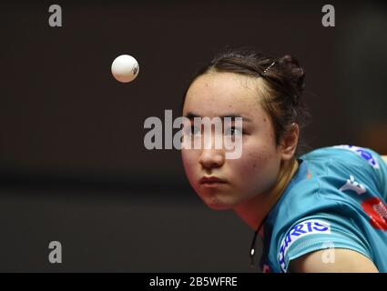 Doha. März 2020. ITO Mima aus Japan dient beim Dameneinzel Finale gegen Chen Meng aus China bei den ITTF Qatar Open 2020 in Doha, Katar am 8. März 2020. Kredit: Nikku/Xinhua/Alamy Live News Stockfoto