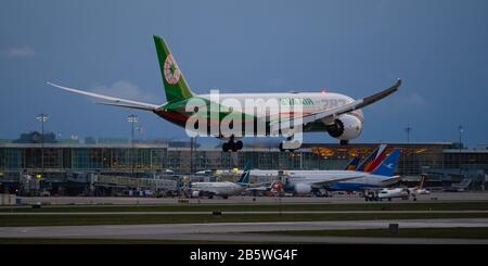 Richmond, British Columbia, Kanada. März 2020. Ein EVA Air Boeing 787-9 Dreamliner (B-17885) Großraumjet landet am Vancouver International Airport, Samstag, 7. März 2020. Kredit: Bayne Stanley/ZUMA Wire/Alamy Live News Stockfoto