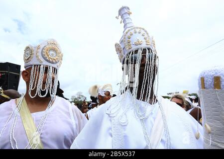 Port OF SPAIN, TRINIDAD - 24. FEBRUAR: Mitglieder der Band Lost Tribe mas nehmen während des Karnevals im Queen's Park Savan an der Parade der Bands Teil Stockfoto