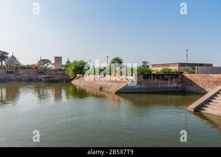 Kusum Sarovar auf dem heiligen Berg Govardhan. Indien Stockfoto