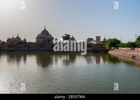 Kusum Sarovar auf dem heiligen Berg Govardhan. Indien Stockfoto