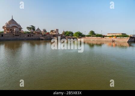 Kusum Sarovar auf dem heiligen Berg Govardhan. Indien Stockfoto