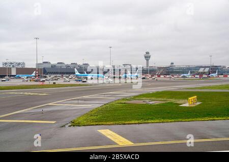 Amsterdam, Niederlande. März 2020. Amsterdam, 08-03-2020 Amsterdam Schiphol Airport. Der neue A-Pier ist gut in Bau. KLM Credit: Pro Shots/Alamy Live News Stockfoto