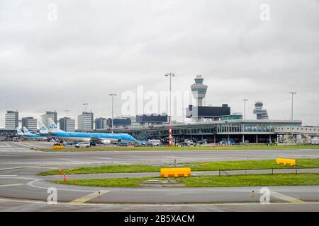 Amsterdam, Niederlande. März 2020. Amsterdam, 08-03-2020 Amsterdam Schiphol Airport. ATC Amsterdam Traffic Control Hauptturm. KLM Credit: Pro Shots/Alamy Live News Stockfoto