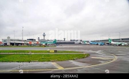 Amsterdam, Niederlande. März 2020. Amsterdam, 08-03-2020 Amsterdam Schiphol Airport. Air Lingus, Transavia und KLM Credit: Pro Shots/Alamy Live News Stockfoto