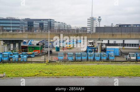 Amsterdam, Niederlande. März 2020. Amsterdam, 08-03-2020 Amsterdam Schiphol Airport. KLM Cargo LKWs Credit: Pro Shots/Alamy Live News Stockfoto