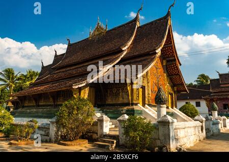 Die Haupt-sim im farbenfrohen Wat Xieng Thong in Luang Prabang, Laos. Stockfoto