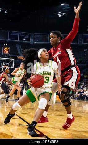 März 2020 Las Vegas, NV, USA Oregon Ducks Guard Minyon Moore (23) fährt während der NCAA Pac 12 Women's Basketball Tournament Championship zwischen Oregon Ducks und dem Stanford Cardinal 89-56 Sieg im Mandalay Bay Event Center Las Vegas, NV zum Hoop. Thurman James/CSM Stockfoto