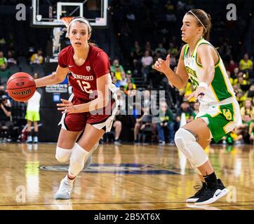 März 2020 Las Vegas, NV, USA Stanford Cardinal Guard Lexie Hull (12) fährt während der NCAA Pac 12 Women's Basketball Tournament Championship zwischen Oregon Ducks und dem Stanford Cardinal 56-89 verloren im Mandalay Bay Event Center Las Vegas, NV zum Korb. Thurman James/CSM Stockfoto