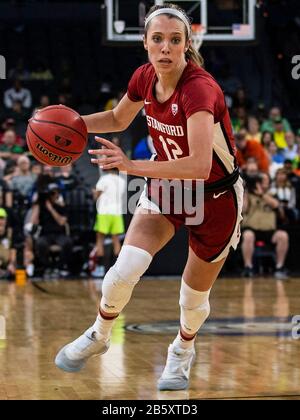 März 2020 Las Vegas, NV, USA Stanford Cardinal Guard Lexie Hull (12) fährt während der NCAA Pac 12 Women's Basketball Tournament Championship zwischen Oregon Ducks und dem Stanford Cardinal 56-89 verloren im Mandalay Bay Event Center Las Vegas, NV zum Korb. Thurman James/CSM Stockfoto