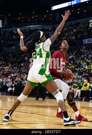 März 2020 Las Vegas, NV, USA Stanford Cardinal Forward Nadia Fingall (4) fährt während der NCAA Pac 12 Women's Basketball Tournament Championship zwischen Oregon Ducks und dem Stanford Cardinal 56-89 verloren im Mandalay Bay Event Center Las Vegas, NV. Thurman James/CSM Stockfoto