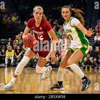 März 2020 Las Vegas, NV, USA Stanford Cardinal Guard Lexie Hull (12) fährt während der NCAA Pac 12 Women's Basketball Tournament Championship zwischen Oregon Ducks und dem Stanford Cardinal 56-89 verloren im Mandalay Bay Event Center Las Vegas, NV zum Korb. Thurman James/CSM Stockfoto