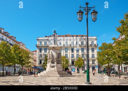 Denkmal des Dichters Luis de Camoes auf dem Luis de Camoes Platz. Lissabon, Portugal Stockfoto