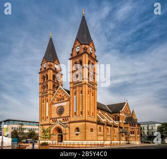 Die im neoromanischen Stil erbaute Kathedrale von Nyiregyhaza, im Norden Der Ungarischen Tiefebene, im ungarischen Szabolcs-Szatmar-Bereg Stockfoto