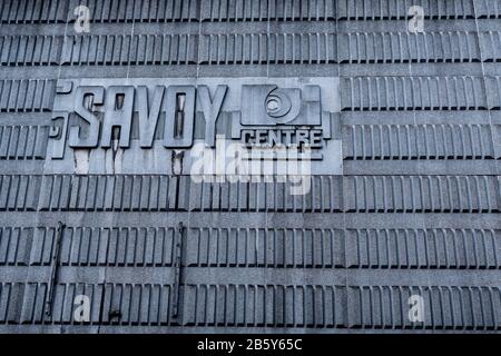 Die brutalistische Fassade des Savoy Center, Glasgows ältester Hallenmarkt, im Stadtzentrum. Stockfoto