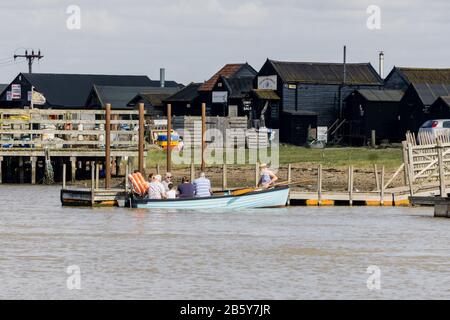 Ruderboot führte früher zur Fähre über den Fluss Blyth von Southwold nach Walberswick; Suffolk, Großbritannien Stockfoto