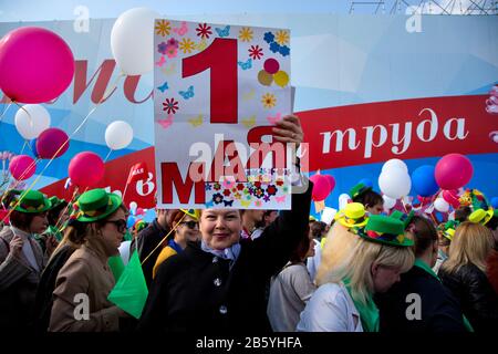 Moskau, Russland. Mai 2014. Die Teilnehmer der Labour-Union haben sich dem Tag der Internationalen Solidarität Der Arbeiter und dem Frühlings- und Arbeitstag auf dem Roten Platz in Moskau, Russland, gewidmet Stockfoto