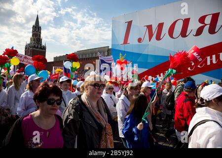 Moskau, Russland. Mai 2014. Die Teilnehmer der Labour-Union haben sich dem Tag der Internationalen Solidarität Der Arbeiter und dem Frühlings- und Arbeitstag auf dem Roten Platz in Moskau, Russland, gewidmet Stockfoto