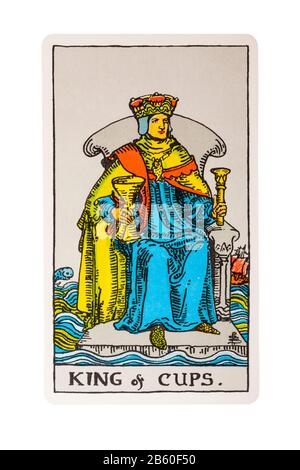 König der Becher Tarot-Karte von den Rider Tarot Cards, entworfen von Pamela Colman Smith unter Aufsicht von Arthur Edward Waite isoliert auf weiß Stockfoto