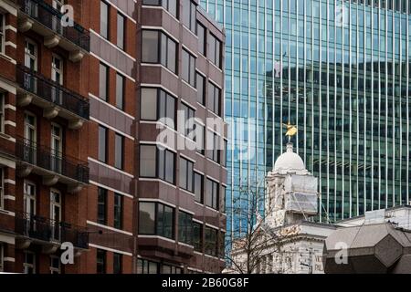 Victoria Palace Theatre und die umliegenden modernen Gebäude, London, Großbritannien Stockfoto