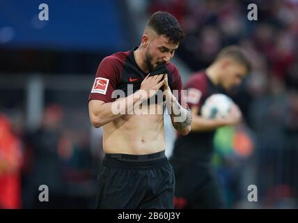 München, Deutschland. März 2020. Firo: 08.03.2020, Fußball, 1.Bundesliga, Saison 2019/2020, FC Bayern Mssnchen - FC Augsburg 2:0, Marco Richter, FC Augsburg, FCA, Augsburg, Halbfigur, Geste, Enttäuschung, weltweite Nutzung Credit: Dpa/Alamy Live News Stockfoto