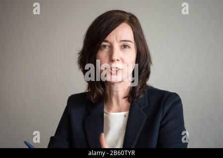 Bremen, Deutschland. März 2020. Daniela Hunold vom Landeskriminalamt spricht auf einer Pressekonferenz. Auf der PK wird die Entwicklung von Straftaten im vergangenen Jahr vorgestellt. Kredit: Sina Schuldt / dpa / Alamy Live News Stockfoto