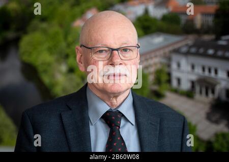 Bremen, Deutschland. März 2020. Ulrich Mäurer, Bremer Innensenator. Auf der Pressekonferenz soll die Entwicklung von Straftaten im vergangenen Jahr vorgestellt werden. Kredit: Sina Schuldt / dpa / Alamy Live News Stockfoto