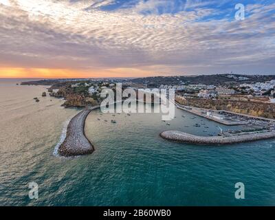 Eintritt zum Hafen-Seehafen in Albufeira. Portugal Stockfoto