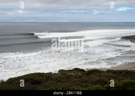 Bells Beach Surfing, an der Great Ocean Road, Victoria Australia - die Heimat des längsten laufenden Pro-Surfing-Wettbewerbs. Stockfoto