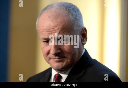 Prag, Tschechien. März 2020. Der tschechische stellvertretende Gesundheitsminister Roman Prymula nimmt nach der Sitzung des nationalen Sicherheitsrates an einer Pressekonferenz Teil, um die Situation über die neuesten Entwicklungen im Zusammenhang mit der Ausbreitung von Coronavirus am 9. März 2020 in Prag, Tschechien, zu diskutieren. Kredit: Katerina Sulova/CTK Foto/Alamy Live News Stockfoto