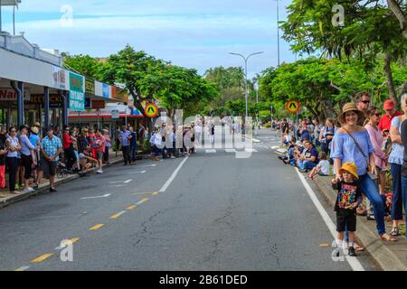 Sandgate Queensland Australien - April 2019. Menschen versammeln sich, um den ANZAC-Tag im märz zu beobachten. Stockfoto